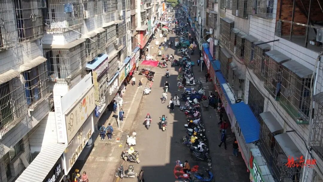 临武文昌路升降柱撑起“安心街”(图1)