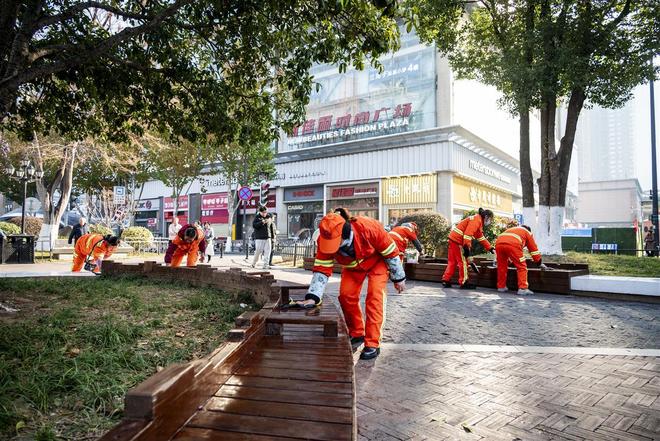 精细“梳妆”迎新年江汉城管全面启动江汉关跨年夜环境保障工作(图2)