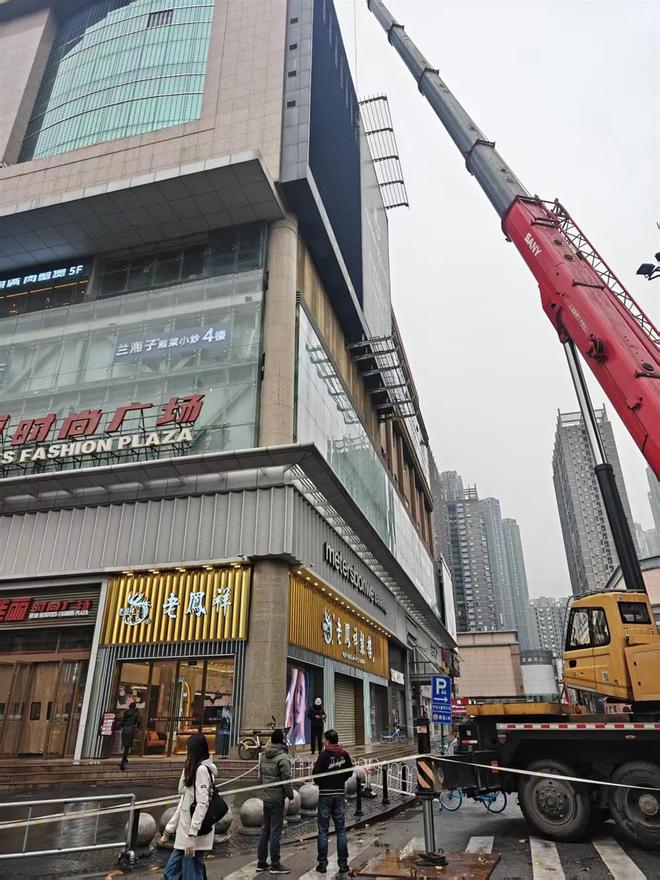 精细“梳妆”迎新年江汉城管全面启动江汉关跨年夜环境保障工作(图5)