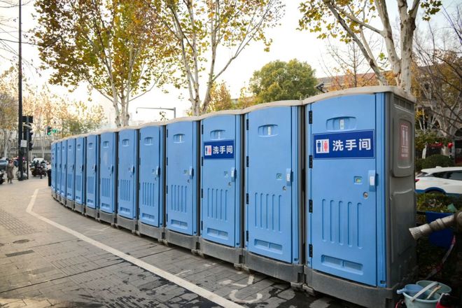 精细“梳妆”迎新年江汉城管全面启动跨年夜