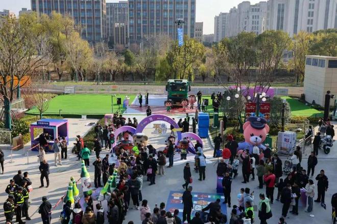 市民坐上渣土车驾驶座这场安全教育让人“看