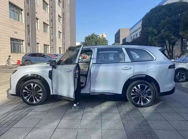 宝骏全新插混中大型SUV华为乾崑智驾+鸿蒙座舱或售15-20万元(图7)