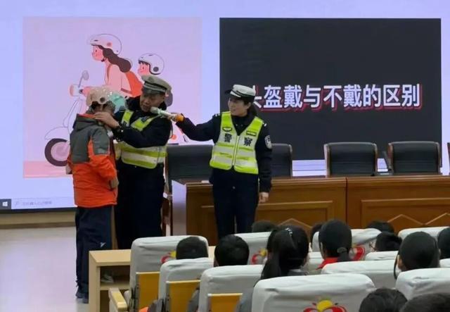 交通安全宣传进校园护航青春平安路(图3)