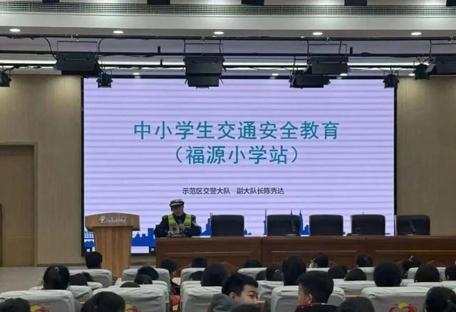 交通安全宣传进校园护航青春平安路