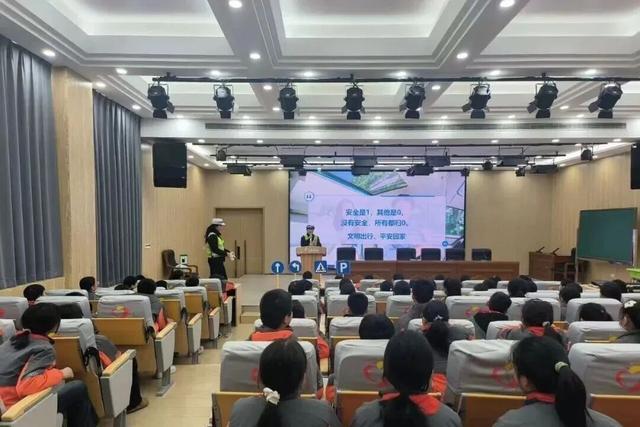 交通安全宣传进校园护航青春平安路(图4)