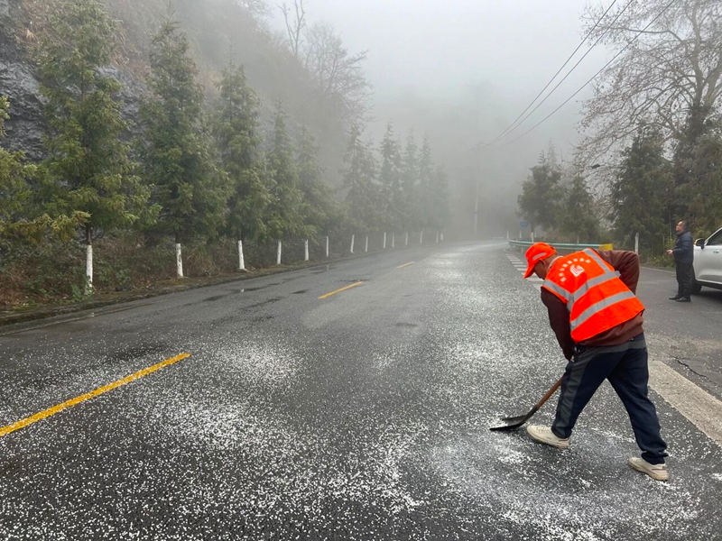 抗凝保畅守初心贵州公路人全员奋战护通途