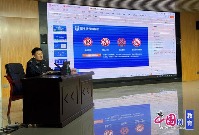 宜宾江安汉安中学：警校携手讲安全文明出行记心间(图2)