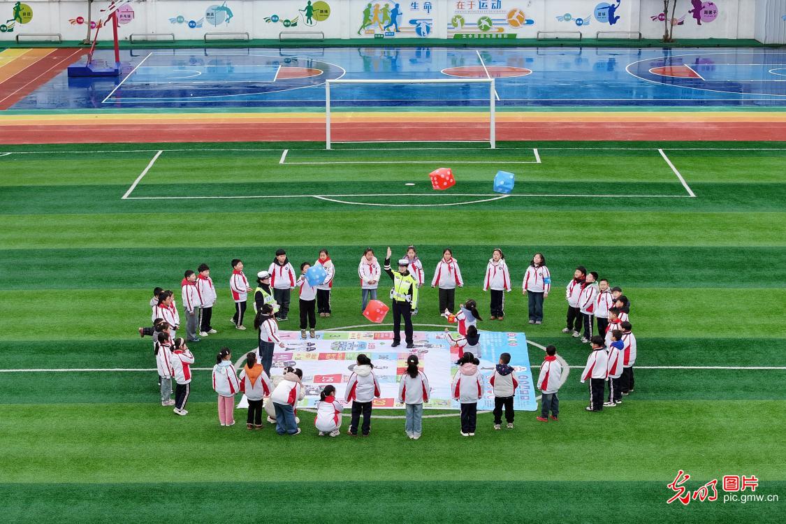 趣味学交规安全伴成长(图2)