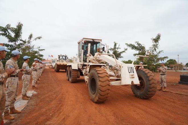 中国赴南苏丹（瓦乌）维和工兵分队启动补给线道路修复任务(图3)