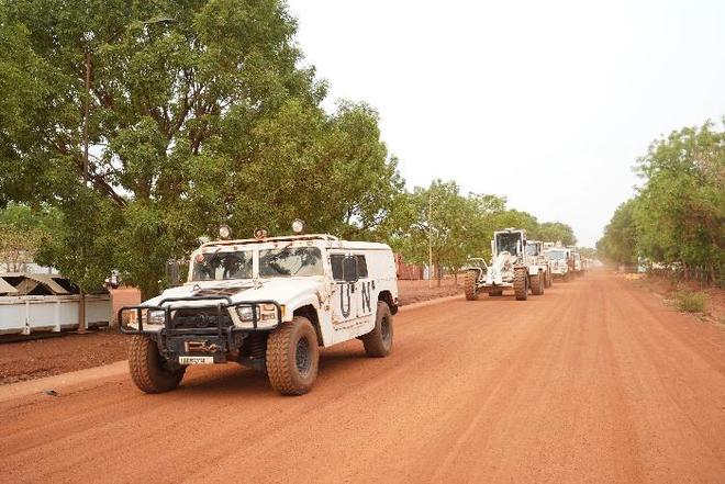 中国赴南苏丹（瓦乌）维和工兵分队启动补给线道路修复任务(图4)