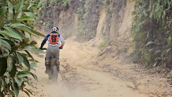 市民吐槽深圳郊野径成越野胜地城管回应：全域严格禁止(图1)