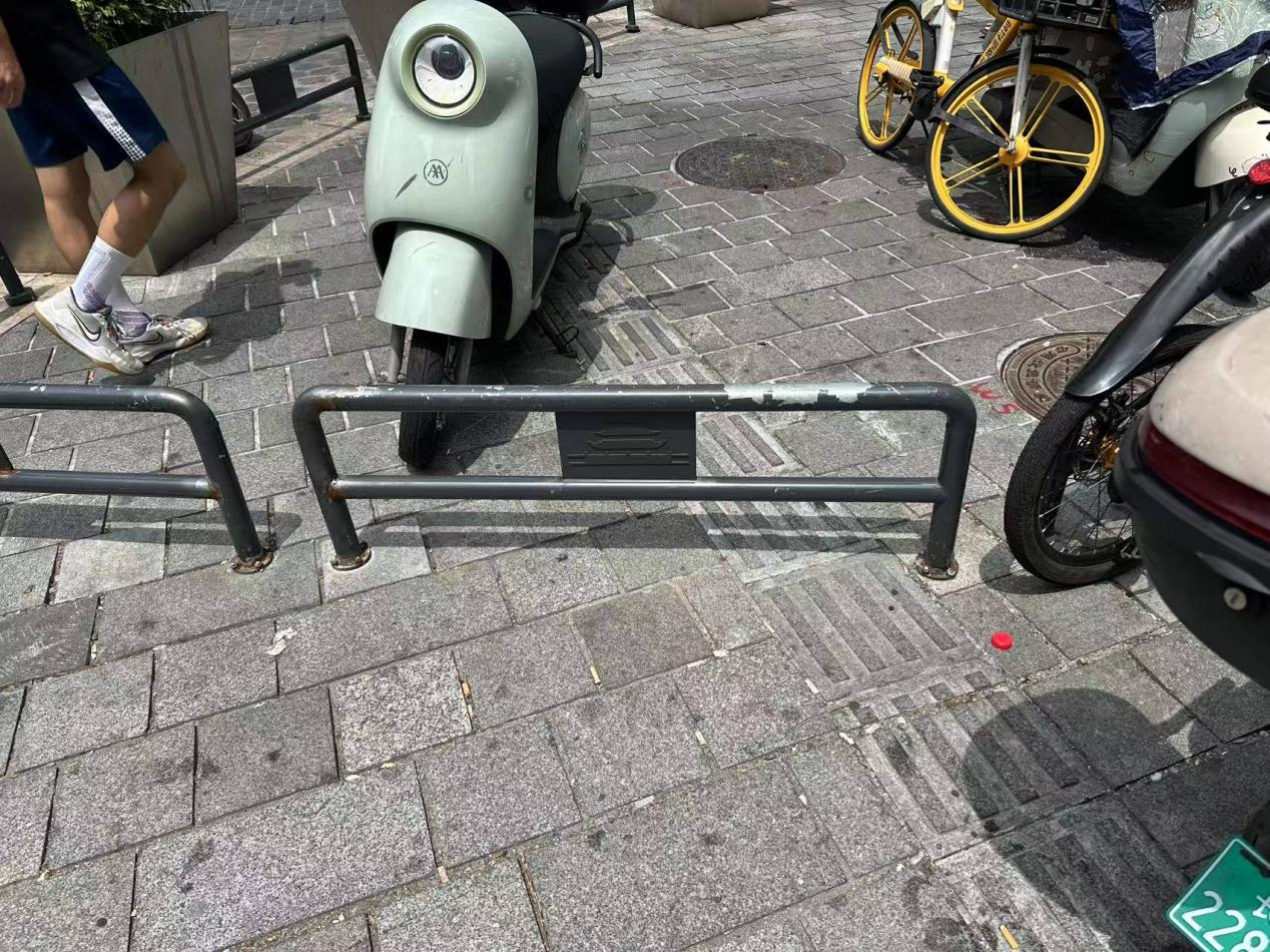 盲道通向一堵墙？记者探访长沙多处盲道被占现场！湖南已专门立法10月1日施行(图4)