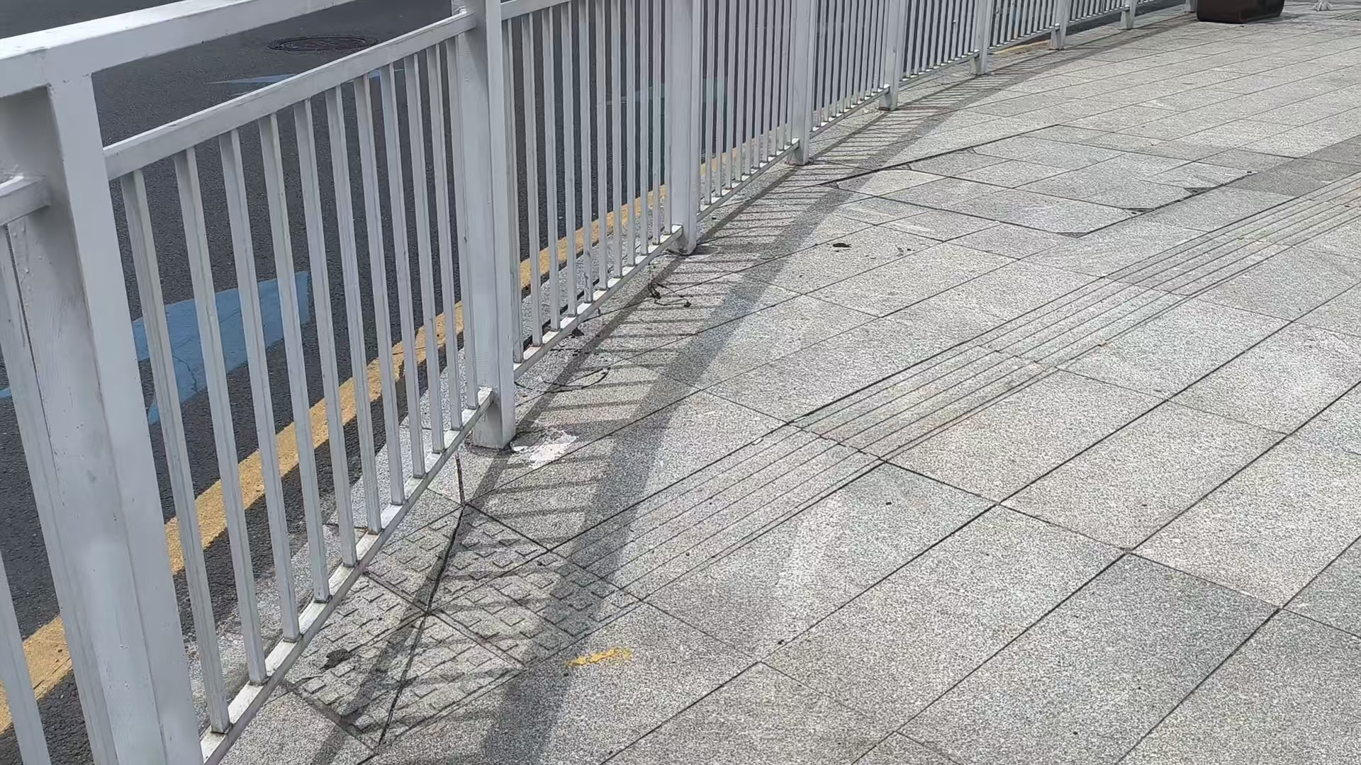 盲道通向一堵墙？记者探访长沙多处盲道被占现场！湖南已专门立法10月1日施行(图11)